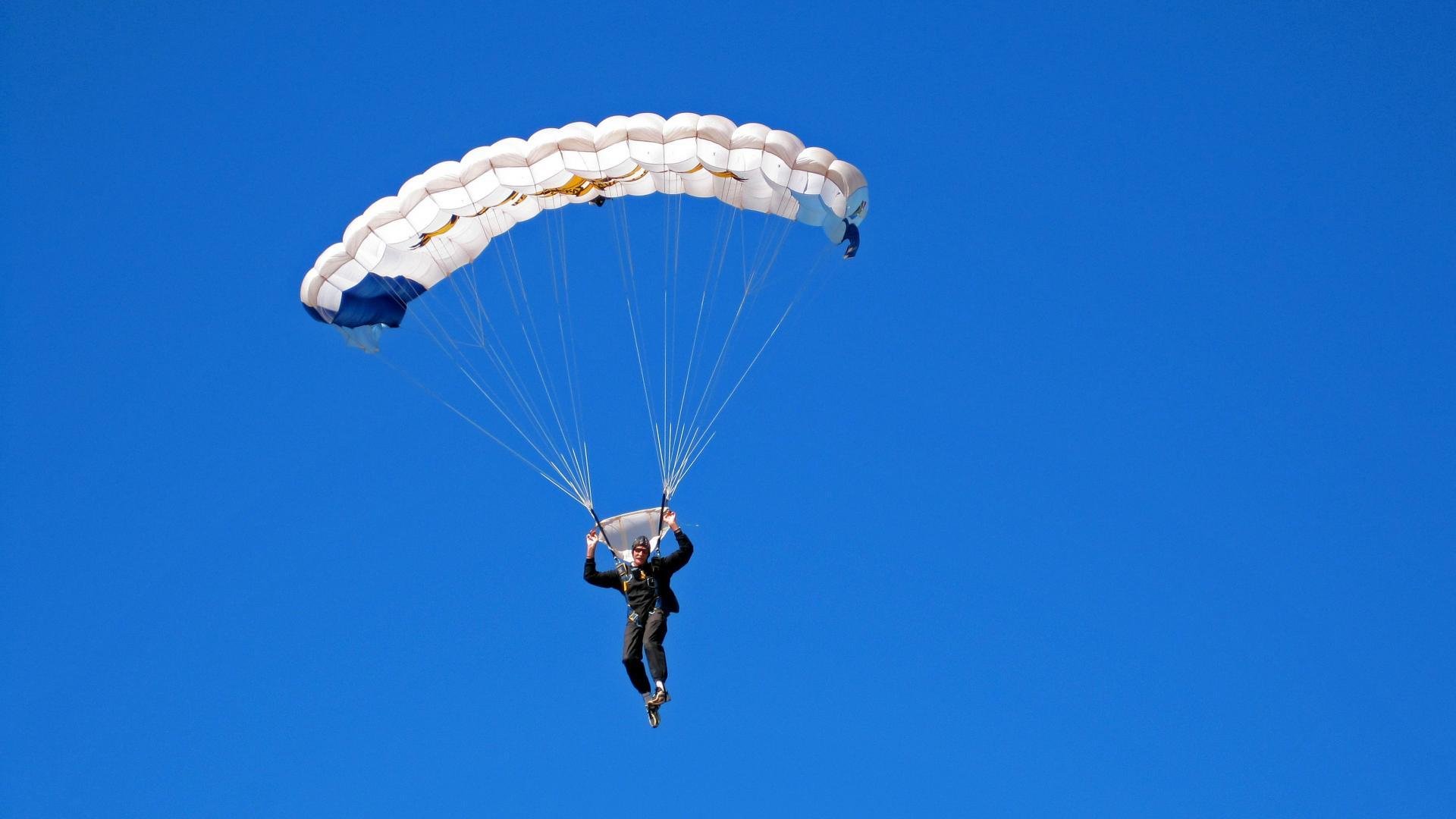 米兰体育milan-特色夜空徒步登山，挑战星空下的极限，露营夜空